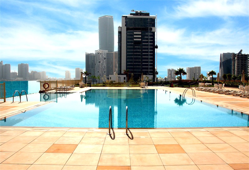 Amazing 1 Bedroom Lake and pool view in Churchill Tower Business Bay